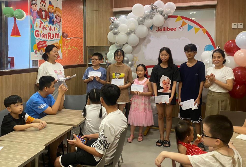 Thư viện tỉnh Yên Bái tổ chức vui Tết Trung thu cho con viên chức và người lao động